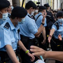 Prie Honkongo teismo minios susirinko palaikyti disidentų