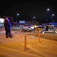 Avarija Kaune: sankryžoje susikūlė BMW ir „Renault“ automobiliai