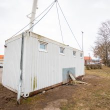 Baigėsi „auksinio“ tualeto gyvavimo era: pagaliau nukeltas ir išvežtas