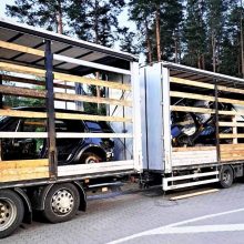 Pasieniečiai sulaikė du krovininius automobilius: į Baltarusiją vyko su padirbtais dokumentais