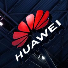 „Bloomberg“: „Huawei“ Kinijoje kuria slaptą lustų gamyklų įrenginių tinklą