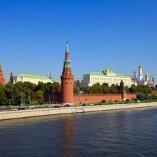 Kremlius sako negalįs patvirtinti pranešimų apie V. Putino susitikimą su Kim Jong Unu