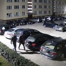 Alytaus policija prašo gyventojų pagalbos: gal matėte šiuos vyrus?