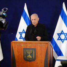 B. Netanyahu reikalauja paramos kovoje su „Hamas“ ir kritikuoja Kanados premjerą