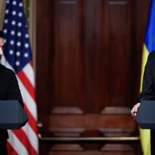 J. Bidenas per derybas dėl paramos Ukrainai perspėjo respublikonus