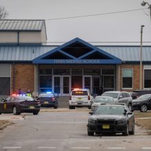 Šaudynės JAV mokykloje: ginkluotas paauglys nužudė šeštoką ir sužeidė dar penkis žmones