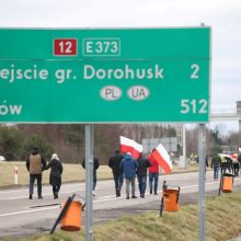 Ukraina: Lenkijos ūkininkų blokada prie bendros šalių sienos kelia grėsmę saugumui