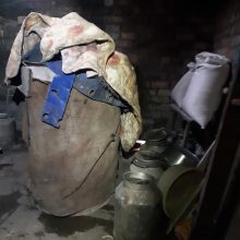 Policija aptiko naminės degtinės „fabrikėlį“ Šilalės rajone