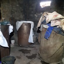 Policija aptiko naminės degtinės „fabrikėlį“ Šilalės rajone