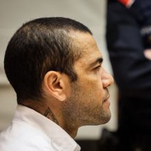 Buvusi Brazilijos futbolo žvaigždė D. Alvesas nuteistas kalėti už išžaginimą
