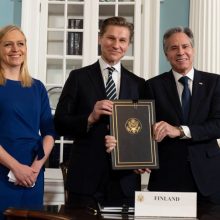 Suomija pasirašė karinio bendradarbiavimo susitarimą su JAV