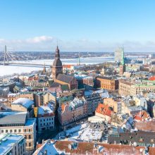 Ryga: gali tekti išvykti daugiau kaip tūkstančiui Latvijoje gyvenančių Rusijos piliečių