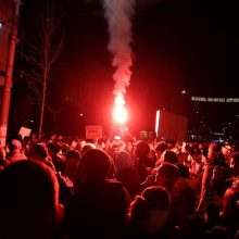 Šimtai žmonių susirinko į naują protestą dėl Serbijos rinkimų rezultatų