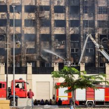 Per gaisrą Egipto policijos būstinėje sužeisti mažiausiai 38 žmonės