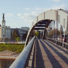 Ant Mindaugo tilto Vilniuje pastebėtas pavojingai stovintis jaunuolis