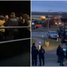 Protestas Vokietijoje: įpykę ūkininkai neleido po atostogų grįžtančiam ministrui išlipti iš laivo