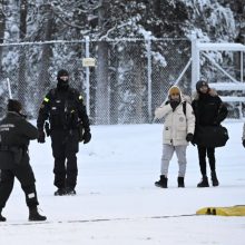 NATO ministrai sunerimę dėl Rusijos hibridinės atakos naudojant migrantus