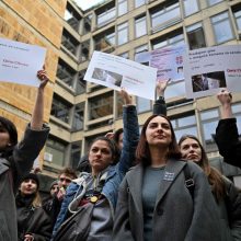 Prieš rinkimų rezultatus protestuojantys aktyvistai paskelbė 24 valandų Belgrado blokadą
