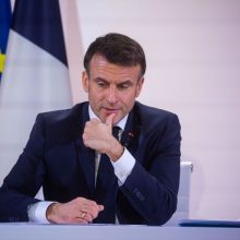 E. Macronas žada apsilankyti Ukrainoje ir perduoti jai dešimtis tolimojo nuotolio raketų