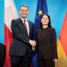Naujoji Lenkijos vyriausybė iš Vokietijos vėl reikalauja karo reparacijų