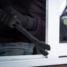 Vievyje iš namo pavogtas kompiuteris, papuošalai ir stalo įrankiai: nuostolis – per 5 tūkst. eurų