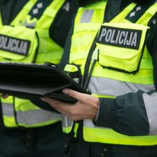 Vilniuje neblaivi moteris iškeikė ir sužalojo policijos pareigūnę