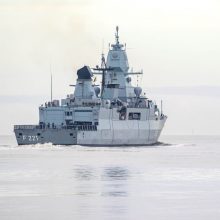 JK jūrų agentūra: raketų ataka sukėlė gaisrą laive prie Jemeno krantų