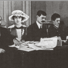 J. Chodakauskaitė kartu su „Lietuvos balso redakcijos bendradarbiais Sankt Peterburge, 1915 m.