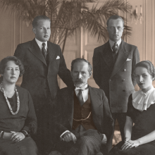 Prezidentas A. Smetona su žmona Sofija, sūnumi Juliumi, dukterimi Marija ir žentu Aloyzu Valušiu Prezidentūroje, Kaunas, 1934 m. 