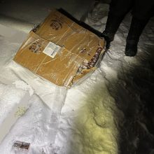 Gausus sniegas kontrabandininkų negąsdina, o pasieniečiams – padeda juos susekti