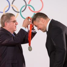 Vicečempionas: M. Mizgaičiui olimpinį sidabrą 2017 m. Vilniuje įteikė TOK prezidentas T. Bachas.