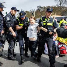Klimato aktyvistė G. Thunberg sulaikyta per protestą Nyderlanduose