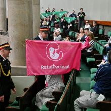 Planai liberalizuoti abortų įstatymą Lenkijoje įveikė pirmąją kliūtį parlamente