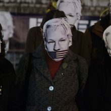 JAV „svarsto“ Australijos prašymą nutraukti J. Assange'o persekiojimą
