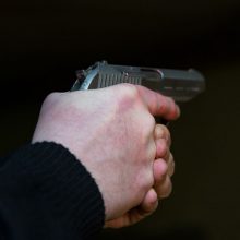 Kauno rajone po konflikto su sutuoktine vyras apšaudė į įvykio vietą atvykusius pareigūnus
