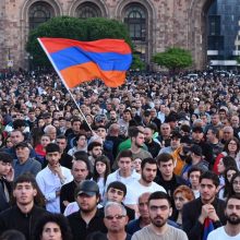 Armėnijoje per protestą dėl dalies teritorijos atidavimo Azerbaidžanui sulaikyti 88 žmonės