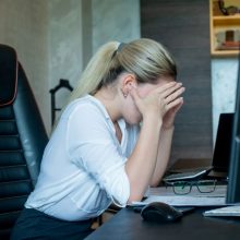 Apklausa: stresą ir nerimą darbe patiria 79 proc. lietuvių