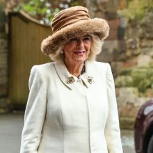 Karalienė Camilla pažadėjo, kad jos garderobe nebebus naujų kailių