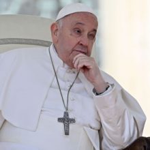Popiežius paragino pradėti derybas Ukrainoje ir Gazos Ruože: per karą negalime žengti pirmyn