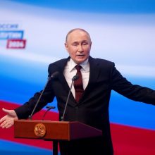 Rusijos sąjungininkai sveikina V. Putiną, Vakarų šalių lyderiai rinkimus smerkia