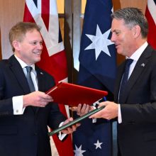 JK ir Australija pasirašė naują gynybos susitarimą