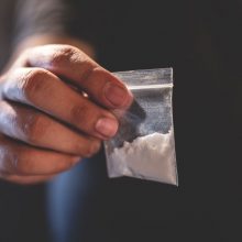 Australijoje kalėti nuteistas vyras, gabenęs žarnyne paslėptą 100 kokaino rutulėlių kontrabandą