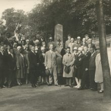 Prie 1923 m. sukilėlių kapo. Pedagogų ekskursija, 1929 m. 