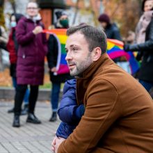 Dėl seksualinės orientacijos T. V. Raskevičių niekinęs vyras nuteistas 3 tūkst. eurų bauda