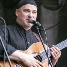 „Keistuoliai” I. Balsytė, A. Giniotis ir D. Auželis kviečia susitikti koncertuose Vilniuje ir Kaune