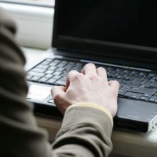 Internetiniai sukčiai tęsia atakas: iš vyro per kelias valandas išviliojo net 10 tūkst. eurų