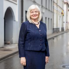 Vertinimas: V. Jurėnienė pabrėžia tarpukario Lietuvos aktyvių moterų svarbą – jos skleidė švietimo, blaivybės, etiškumo, žmogaus teisių idėjas.