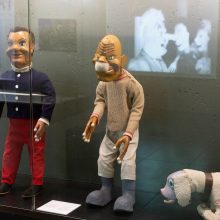 Eksponatai: parodoje pristatomos ne tik pirmosios lietuviškojo lėlių teatro marionetės, bet ir S.Ušinsko sukurti jų brėžiniai.