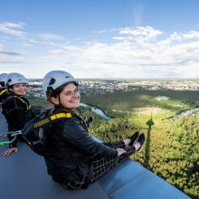 L'intrattenimento estremo a Vilnius è una passeggiata lungo il ponte di osservazione della torre della televisione