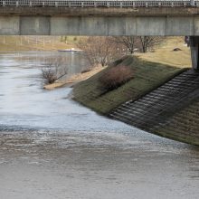 Tragedija Vilniuje – upėje skendo vyras: medikų pastangos buvo bevaisės